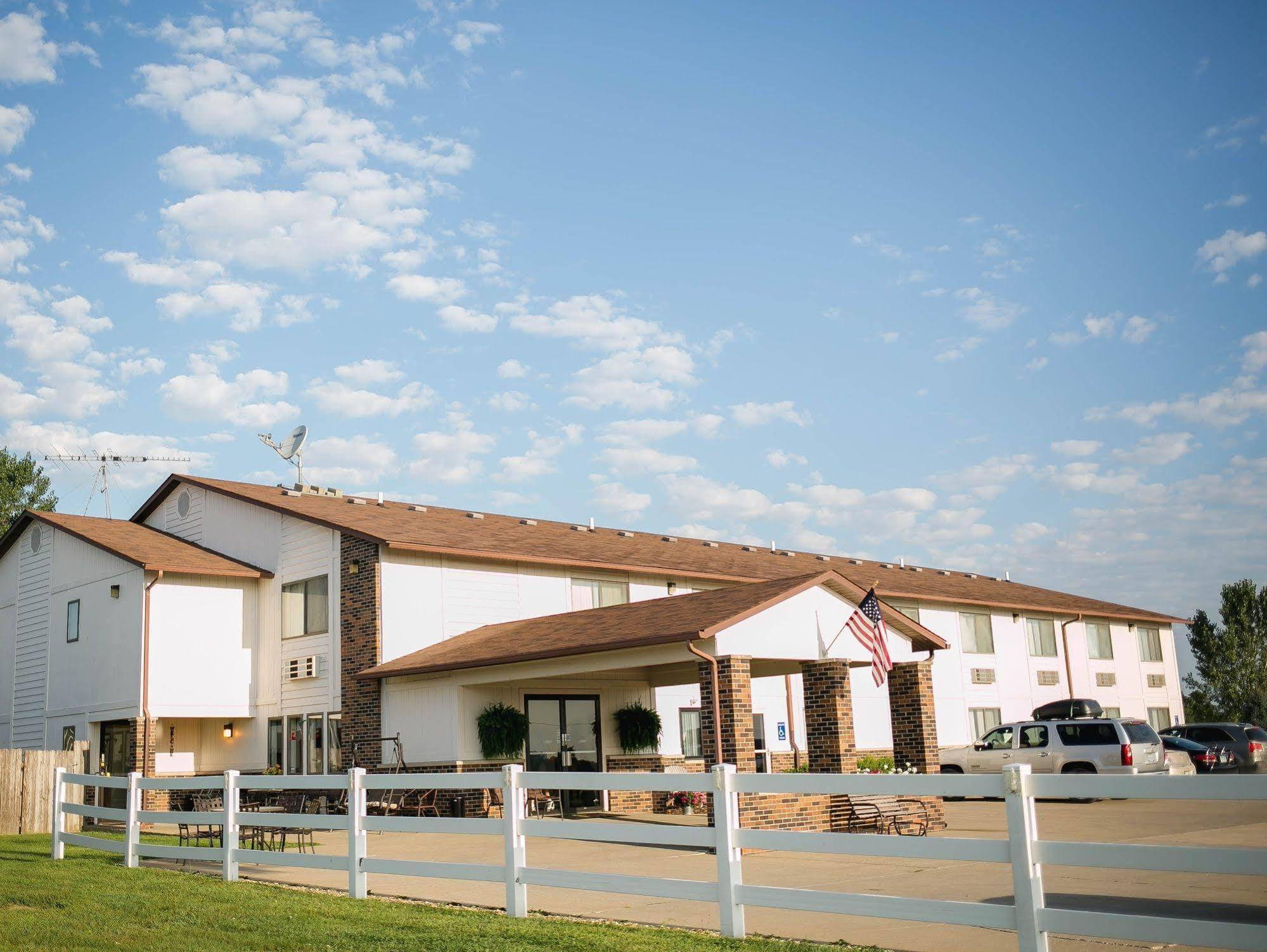 Covered Bridge Inn Winterset Exterior photo